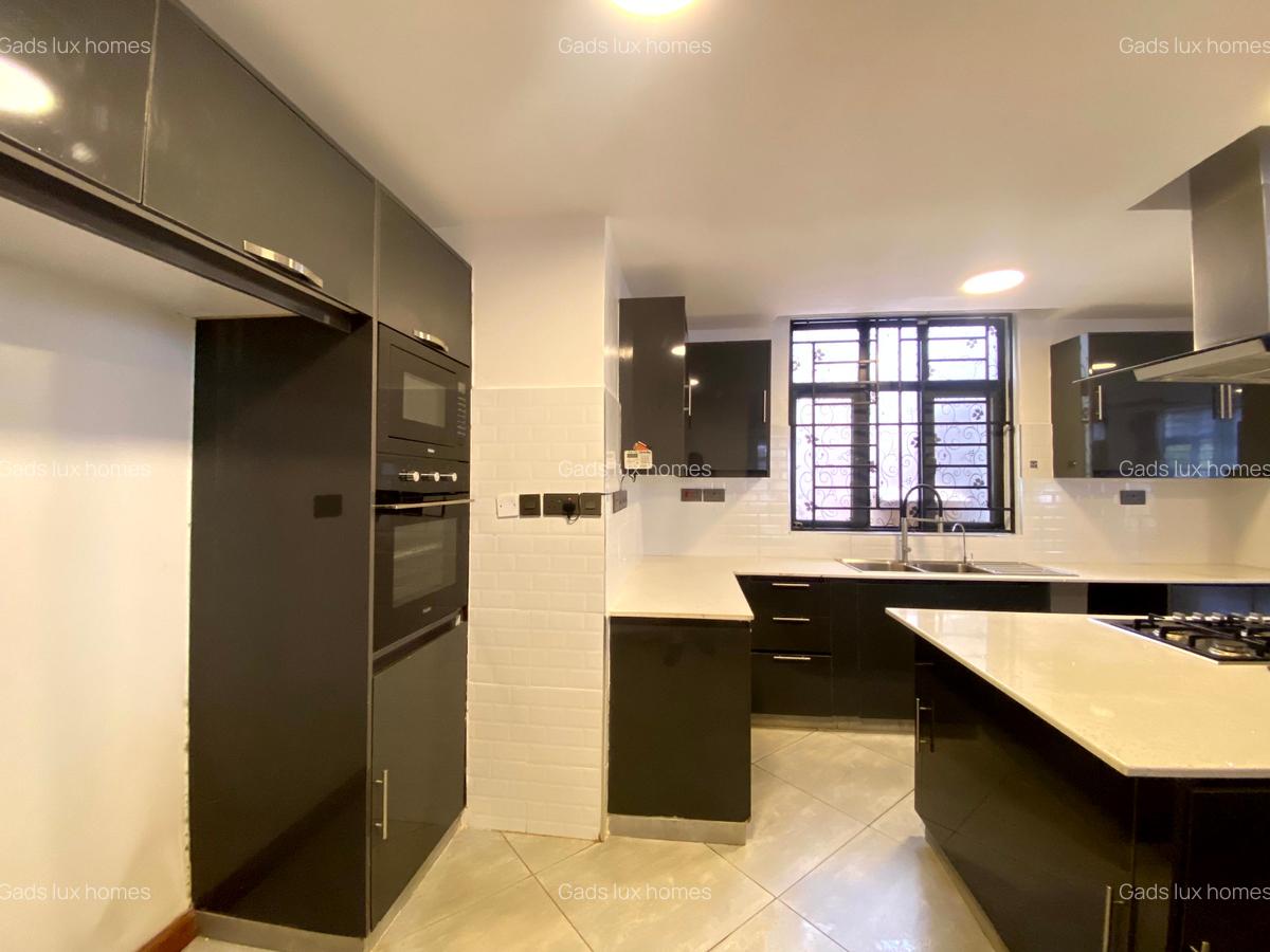 5 Bed Villa with En Suite at Spring Valley - 16