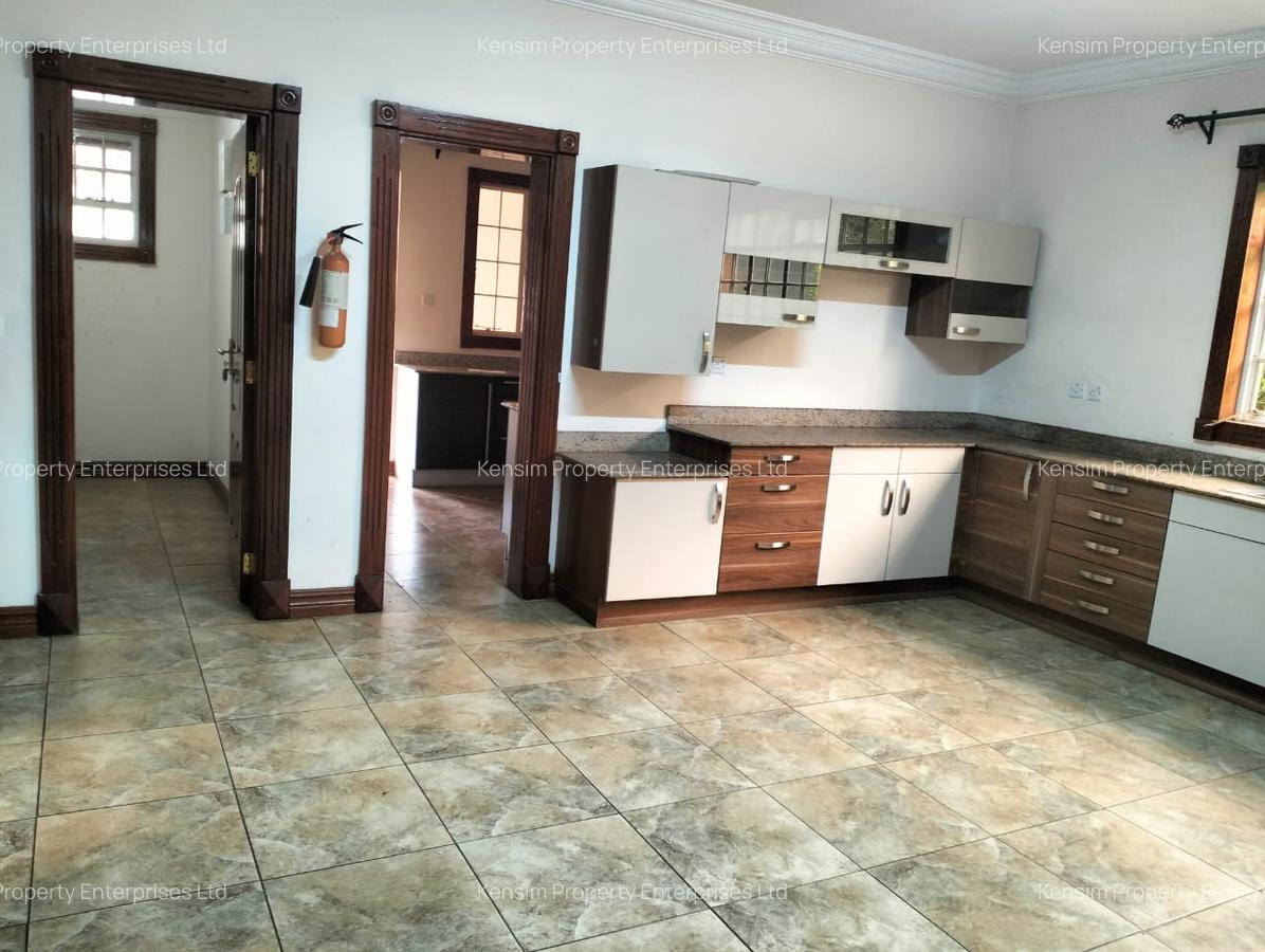 4 Bed Townhouse with En Suite in Lavington - 11