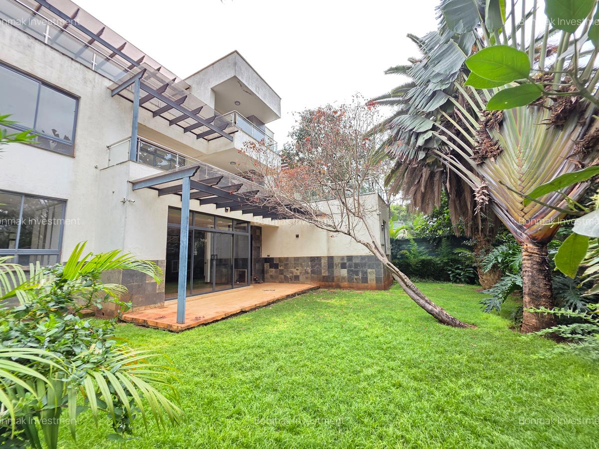 5 Bed Townhouse with En Suite at Lavington Green - 4