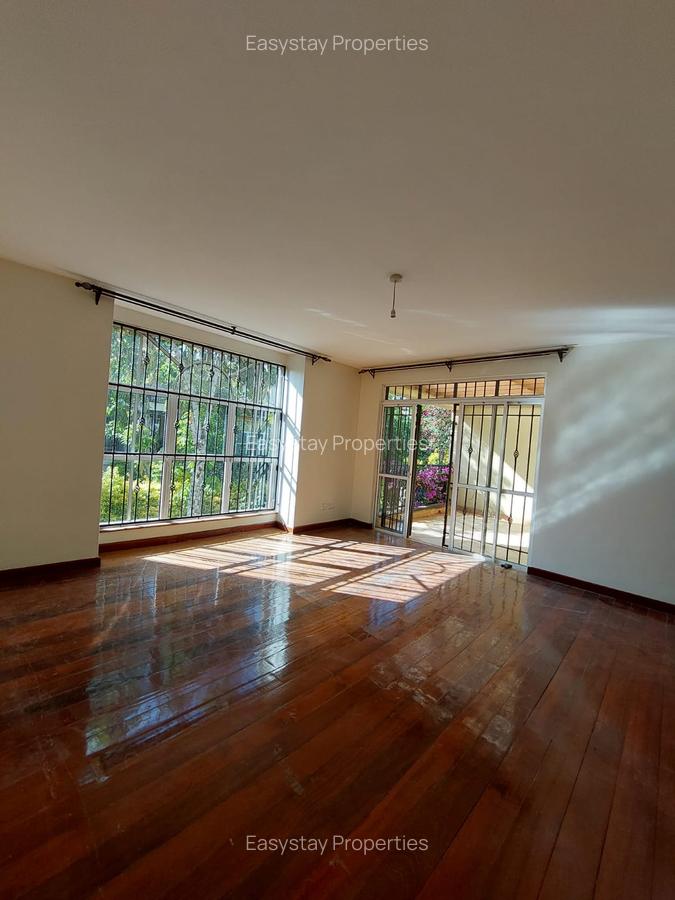 5 Bed Townhouse with En Suite in Brookside - 4