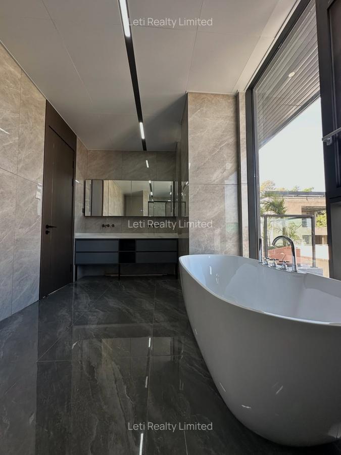 5 Bed Townhouse with En Suite in Lavington - 10