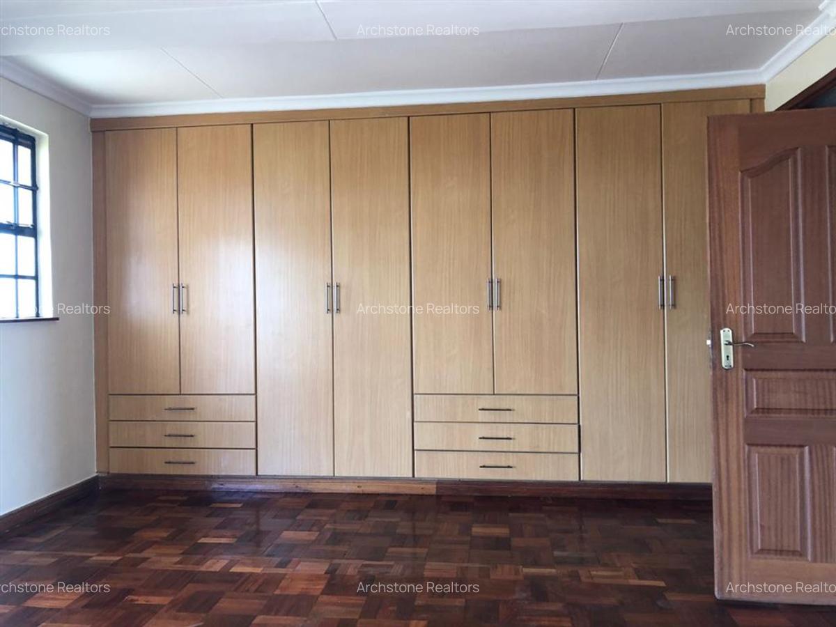 4 Bed Villa in Runda - 3