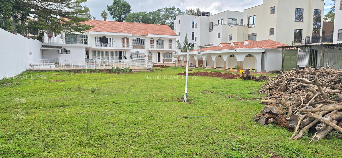 5 Bed House with En Suite at Lavington Green - 11