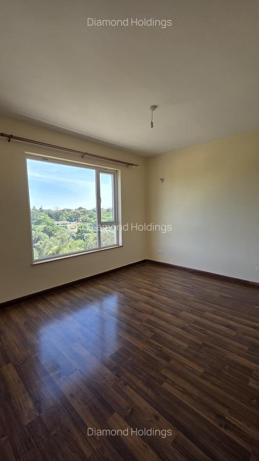4 Bed Apartment with En Suite at Parklands - 15