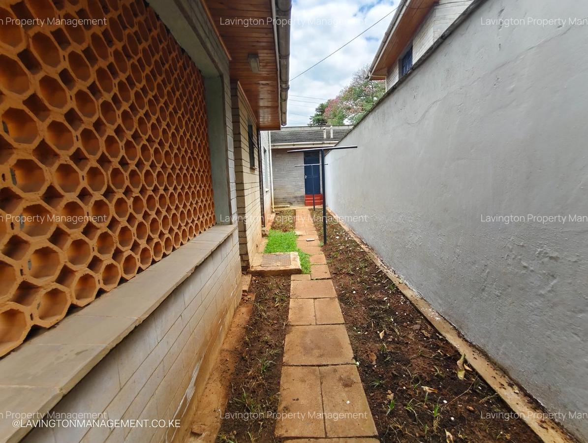 5 Bed Townhouse with En Suite at Lavington - 19