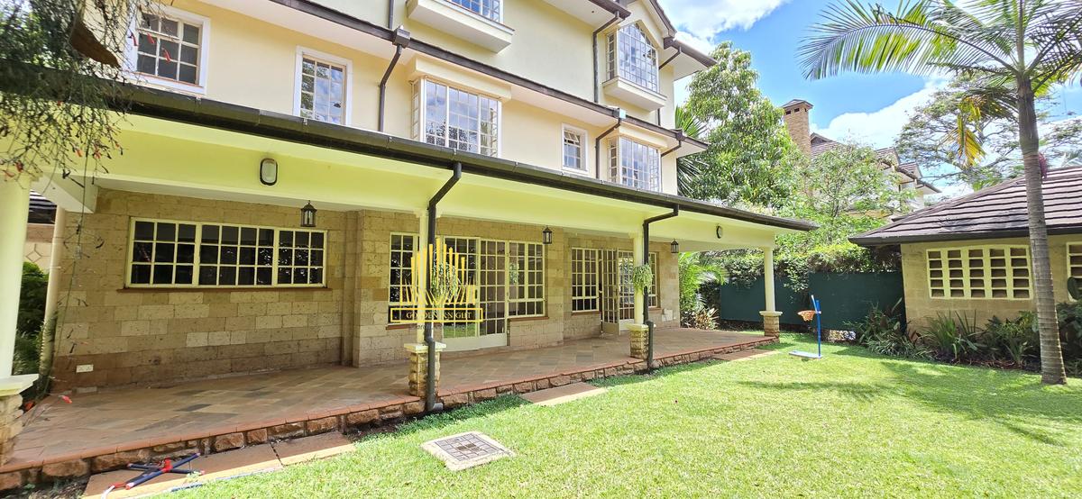 5 Bed Townhouse with En Suite in Lavington - 2