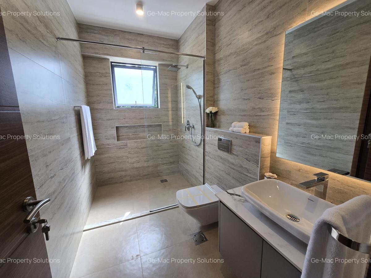 3 Bed Apartment with Swimming Pool in Riverside - 15