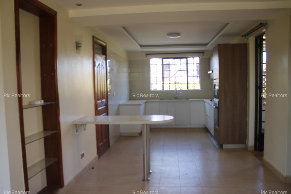 4 Bed Townhouse with En Suite at Redhill - 12