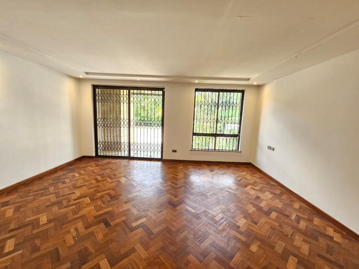 5 Bed Villa with En Suite in Lavington - 12