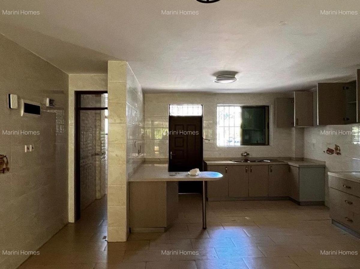 3 Bed Apartment with En Suite in Lavington - 5