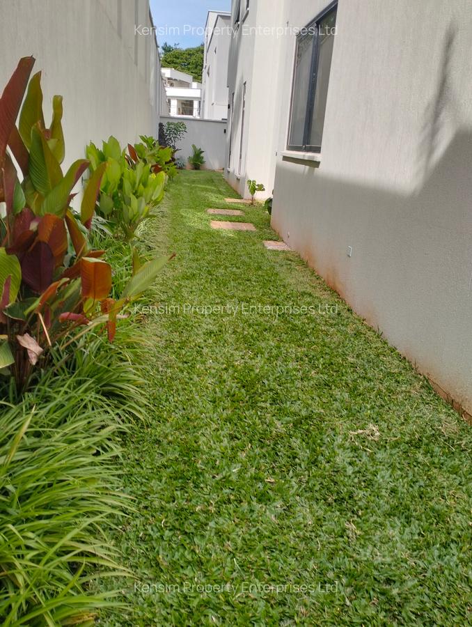 5 Bed Townhouse with En Suite in Lavington - 3