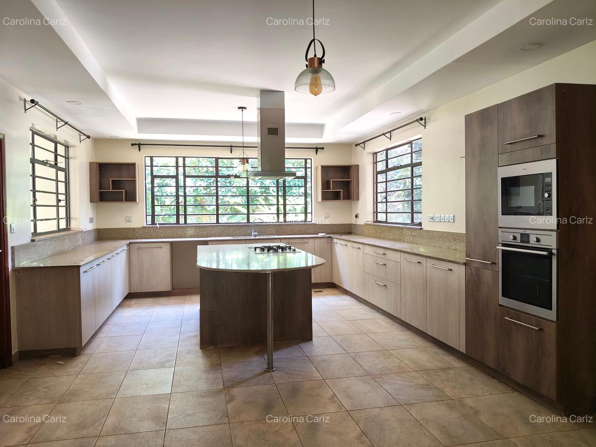 5 Bed House with En Suite in Lake View - 6