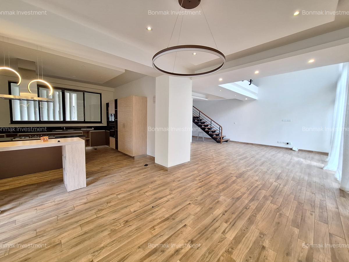 4 Bed Apartment with En Suite at Riverside Drive - 6