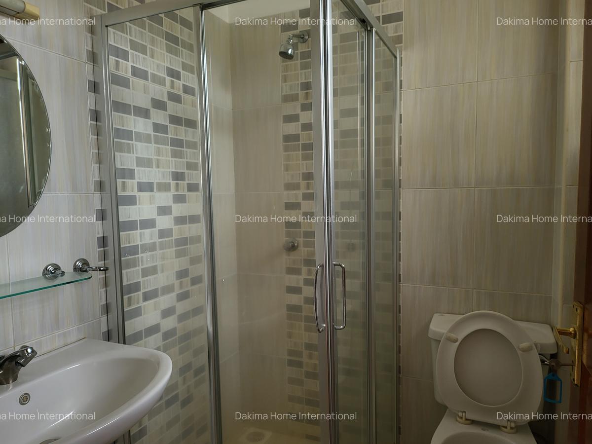 4 Bed Townhouse with En Suite in Rosslyn - 12