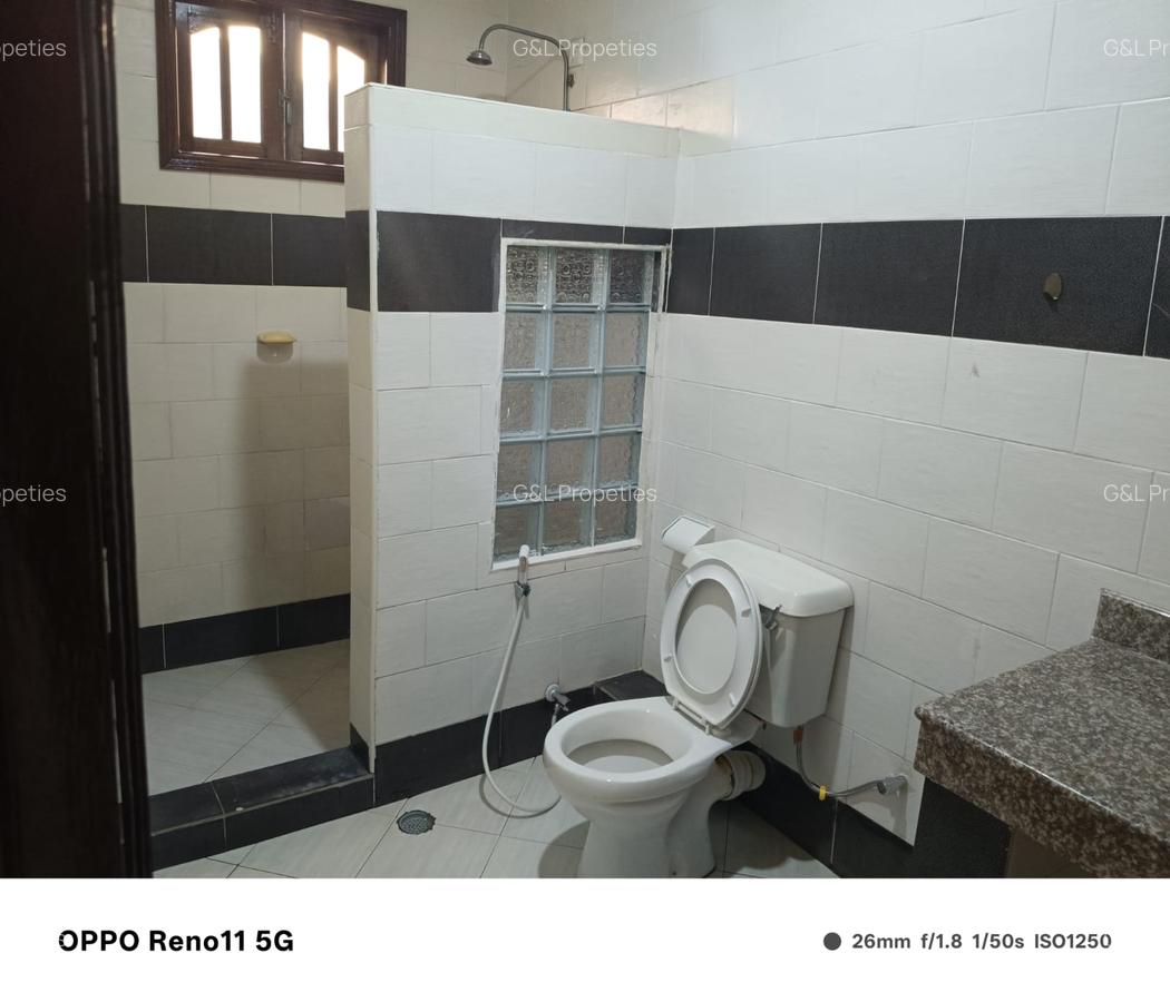 3 Bed Apartment with En Suite at Links Road - 5