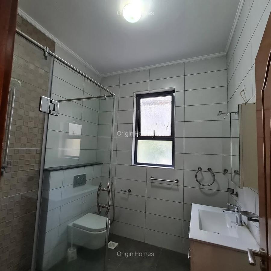 3 Bed Apartment with En Suite at Parkland - 8