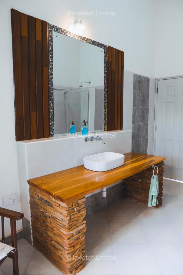 3 Bed Villa with En Suite at Mushroom Gardens - 12