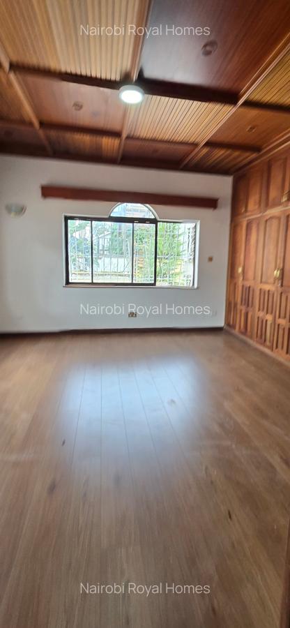 5 Bed House with En Suite at Lavington Green - 18