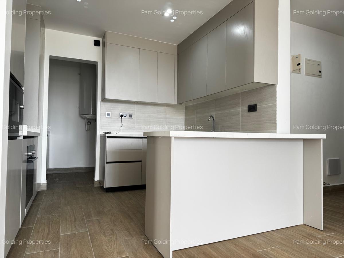 3 Bed Apartment with En Suite in Riverside - 6