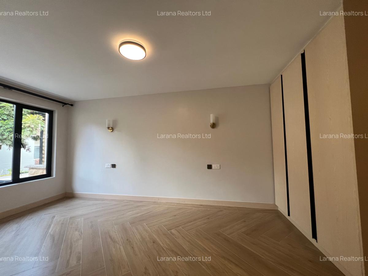7 Bed Townhouse with En Suite at Covent Dr - 17