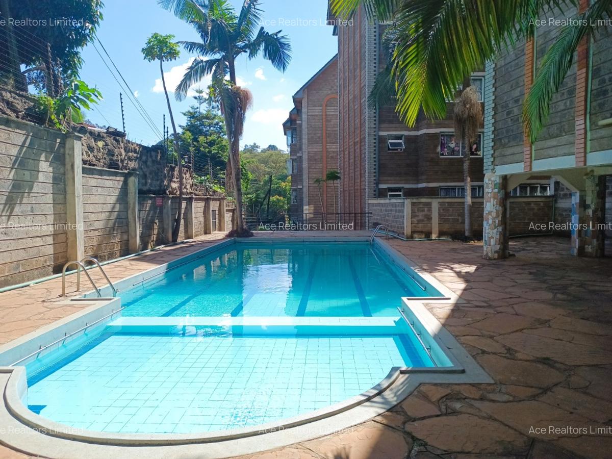 4 Bed Apartment with En Suite at Riverside Drive - 11