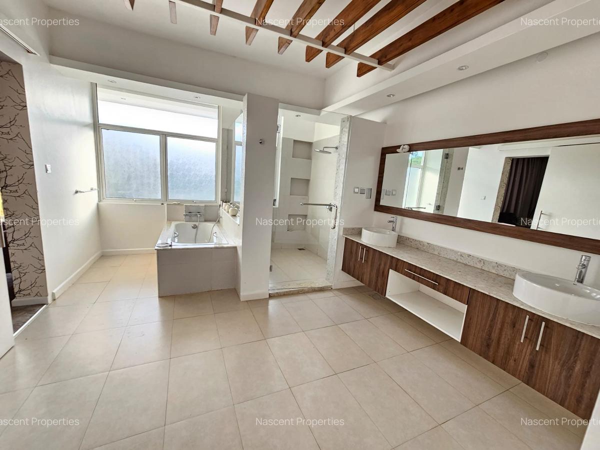 4 Bed Villa with En Suite in Spring Valley - 6