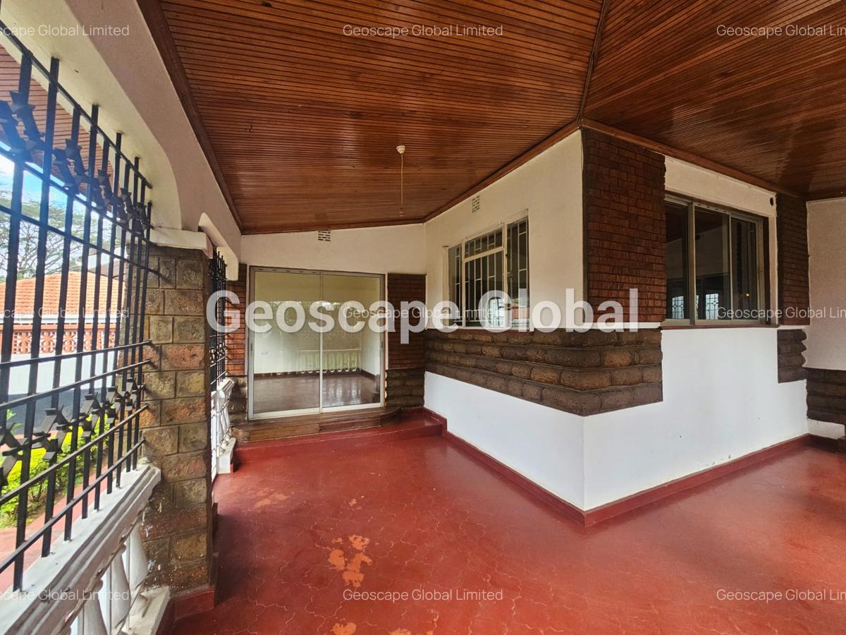 4 Bed House with En Suite in Rosslyn - 15