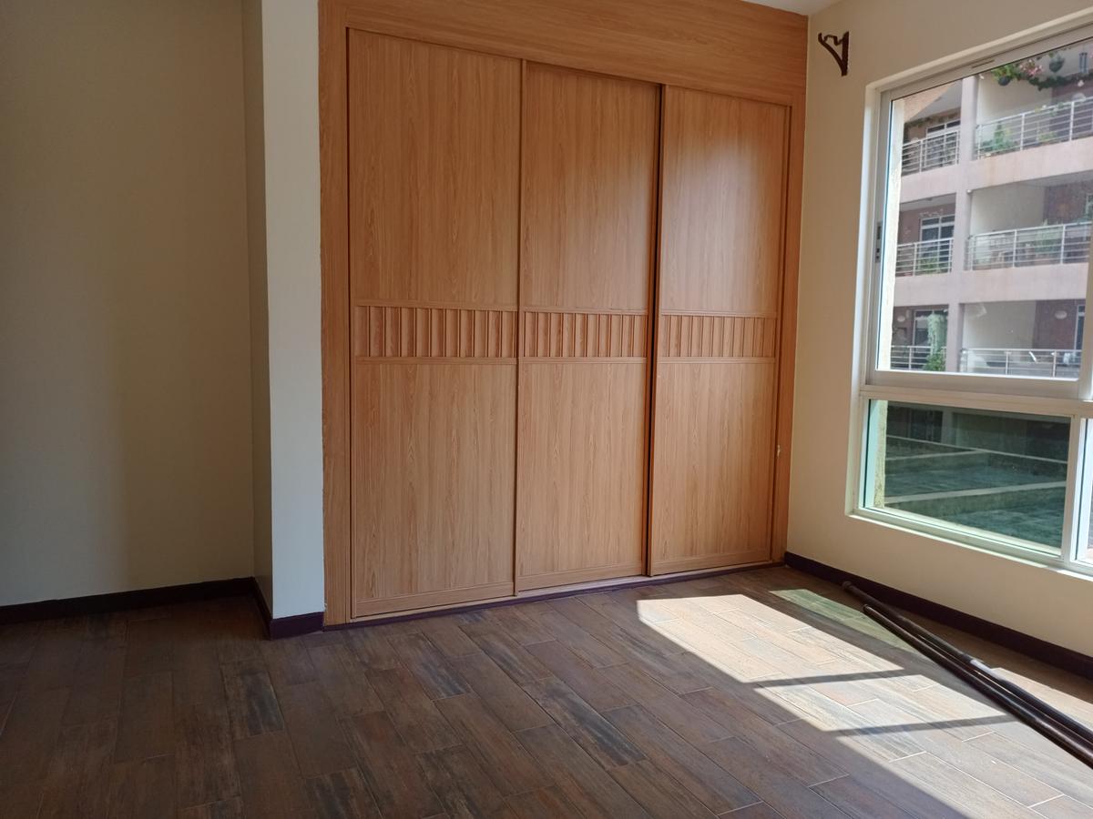 4 Bed Apartment with En Suite in General Mathenge - 8