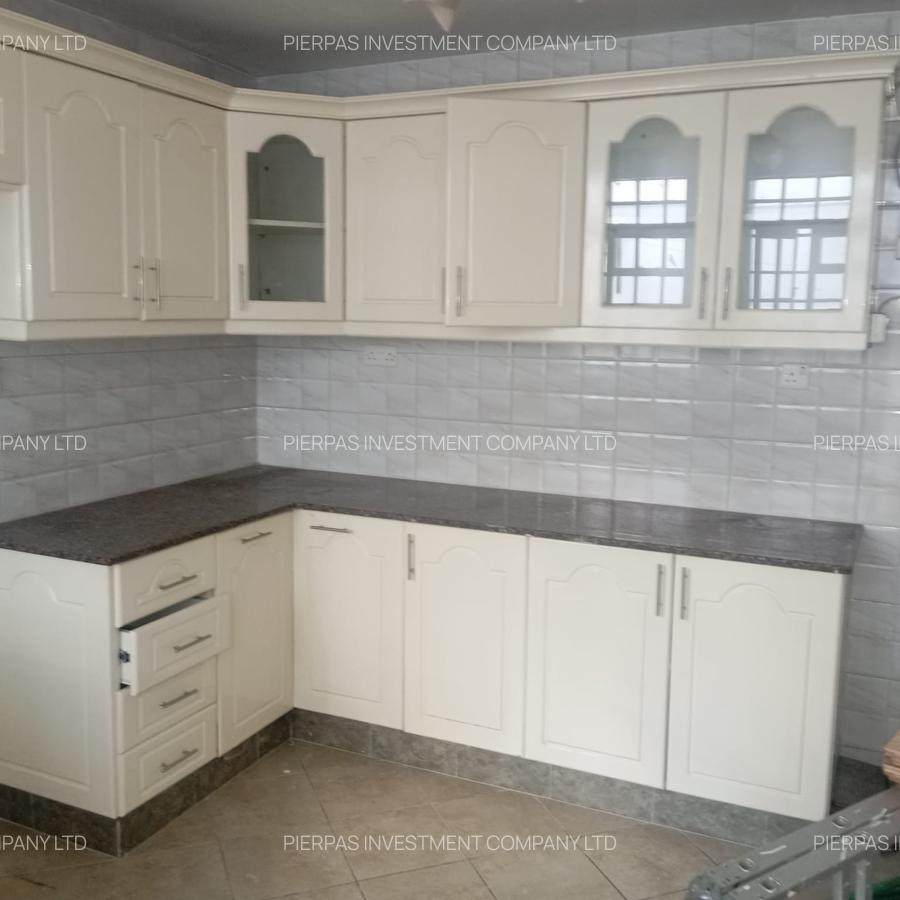 5 Bed Villa with En Suite in Westlands Area - 4