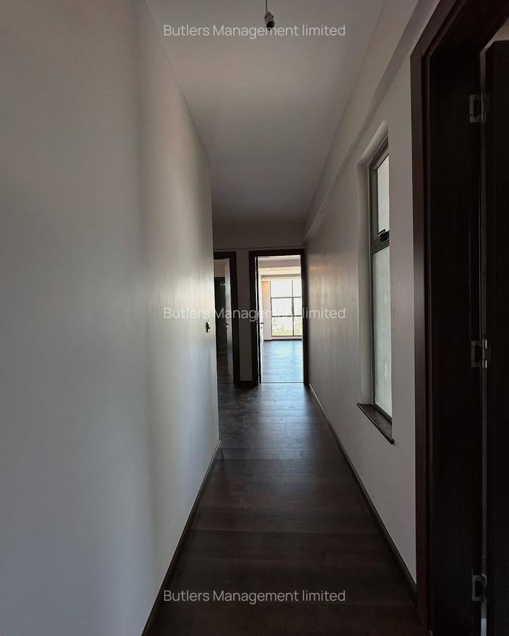 3 Bed Apartment with En Suite in Brookside - 10