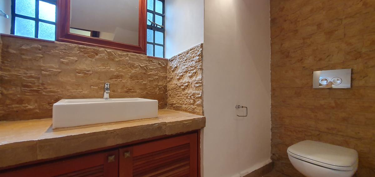 4 Bed House with En Suite at Peponi Rd - 11