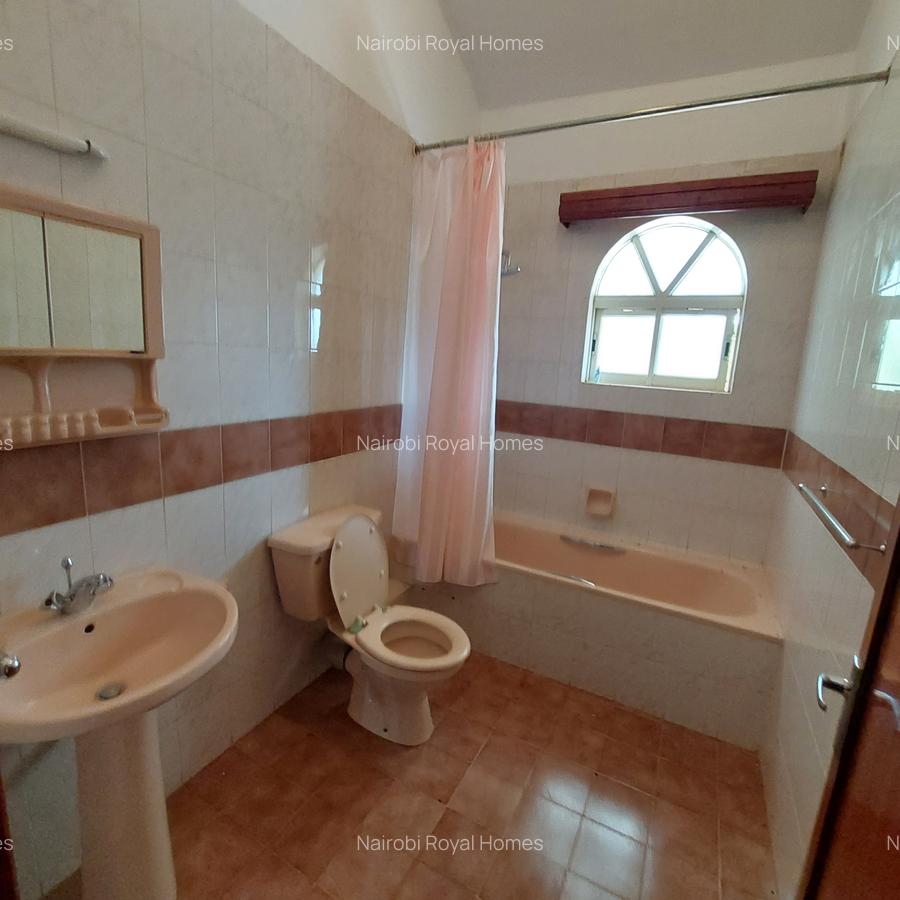 5 Bed House with En Suite at Mimosa Road - 14