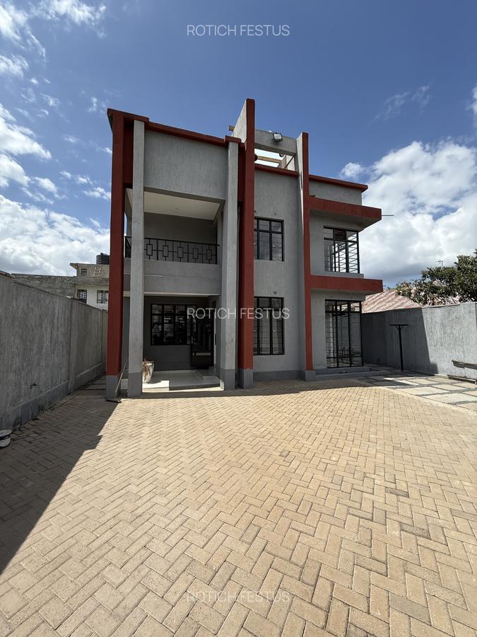 6 Bed House with En Suite at Membley - 1