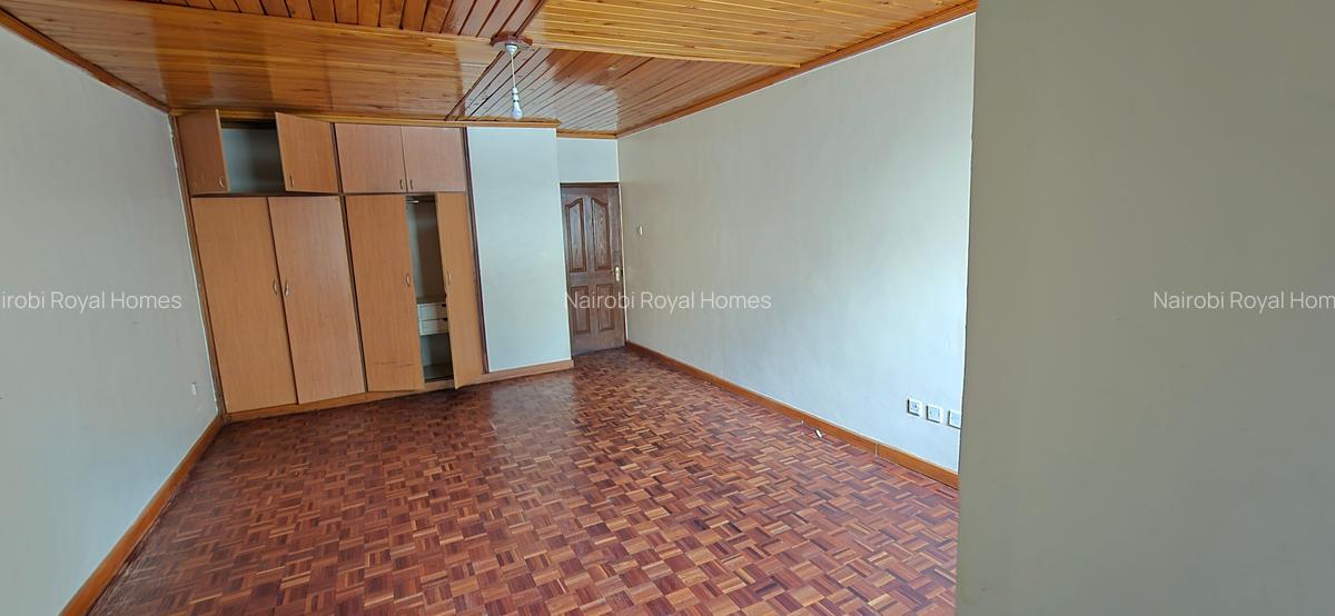 5 Bed Townhouse with En Suite at Lavington Road - 12