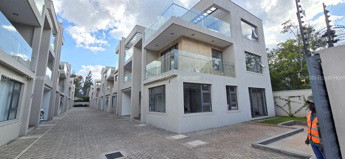 6 Bed Townhouse with En Suite at Off Convent Drive - 5