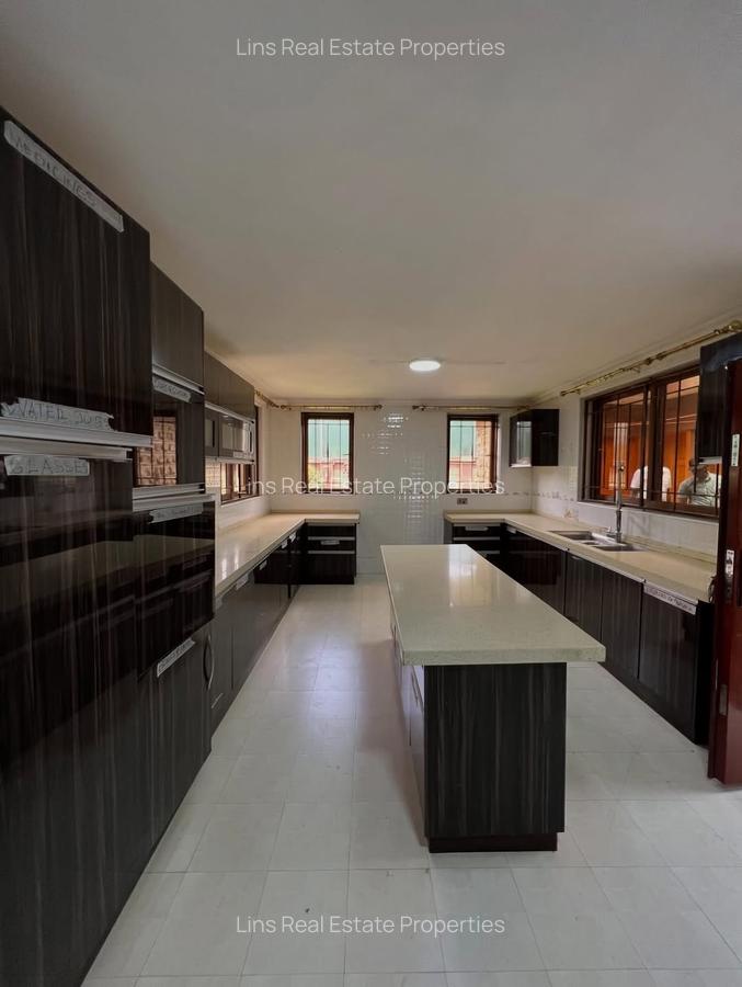 5 Bed Townhouse with En Suite in Lavington - 4