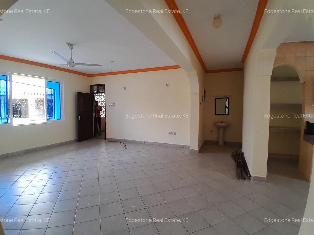 3 Bed Apartment with En Suite in Mtwapa - 2