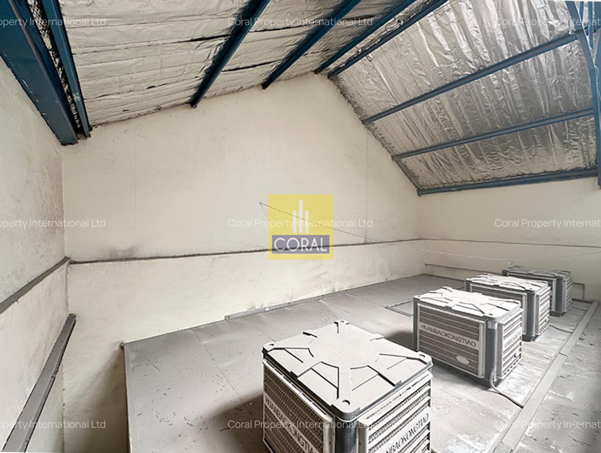 29,825 ft² Warehouse in Industrial Area - 11