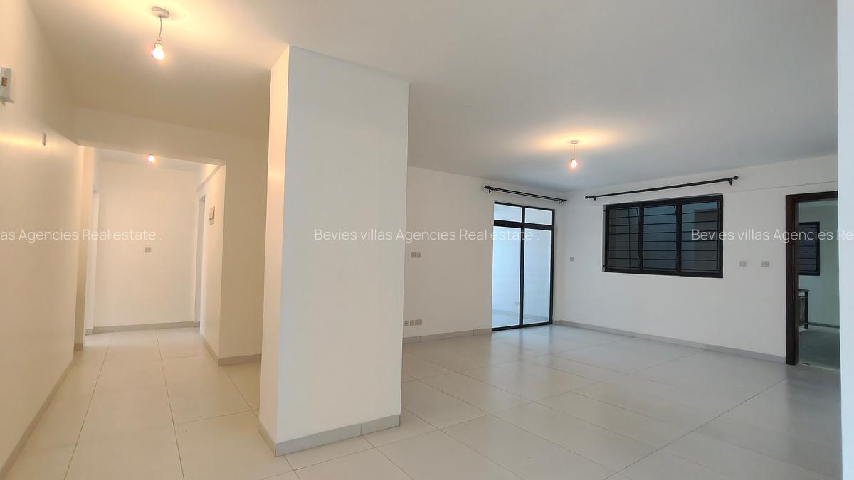 4 Bed Apartment with En Suite at Parklands - 19