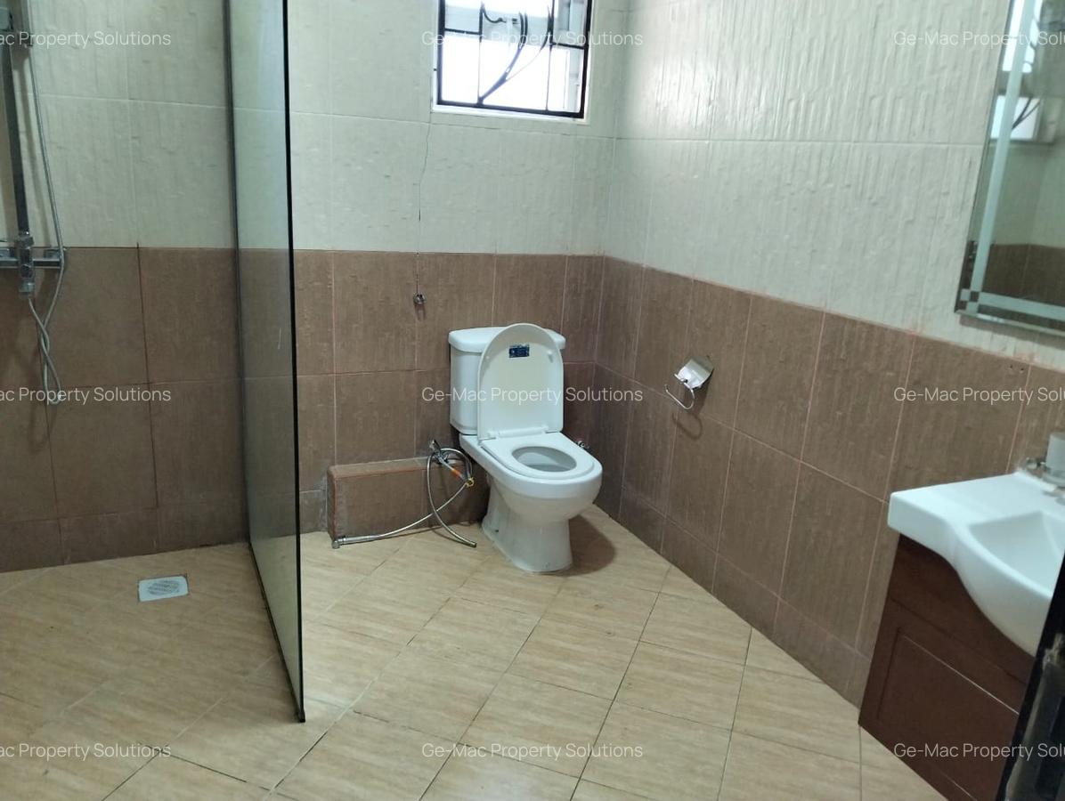 5 Bed House with En Suite in Lavington - 14