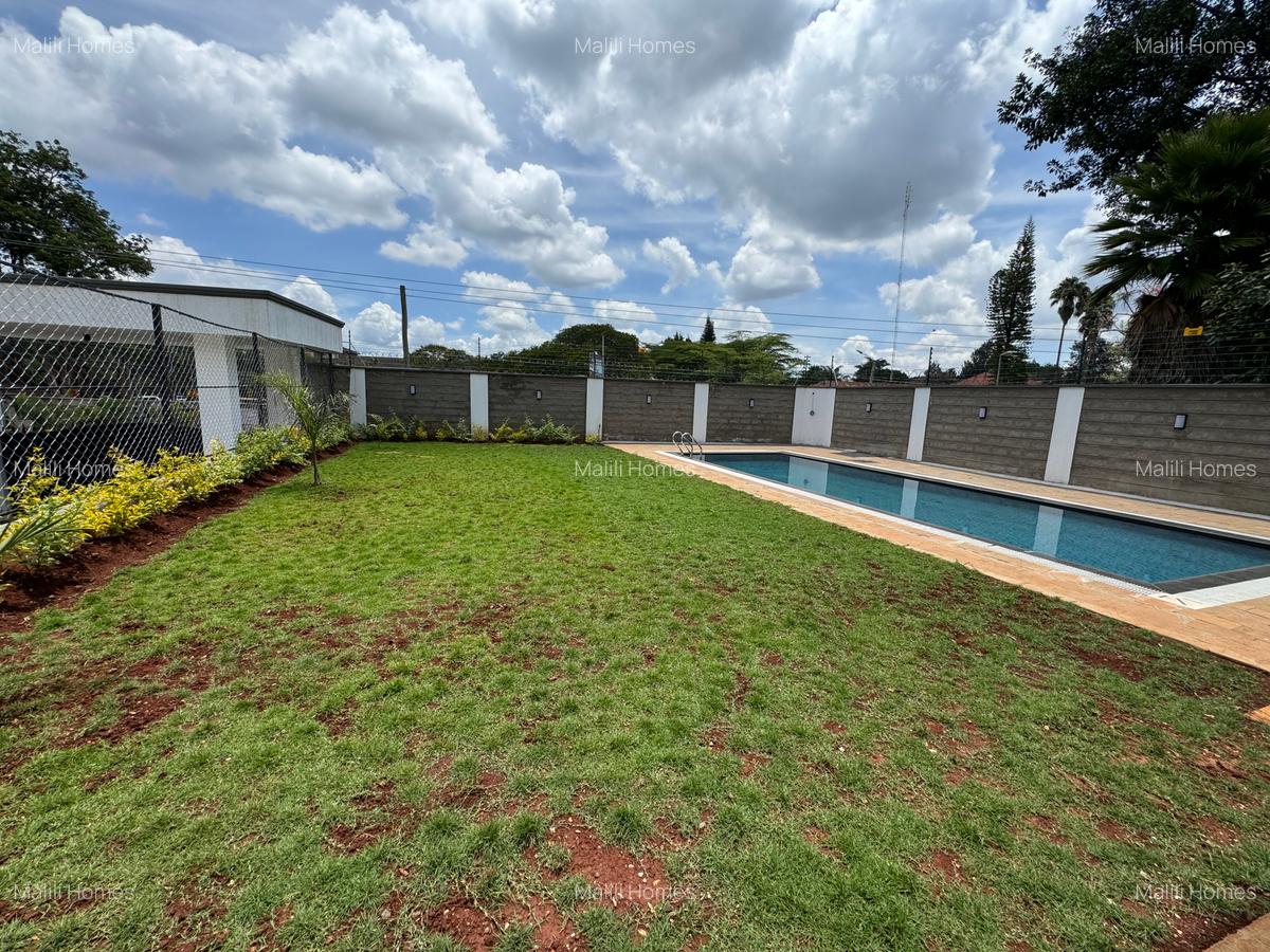 5 Bed Townhouse with En Suite in Lavington - 2