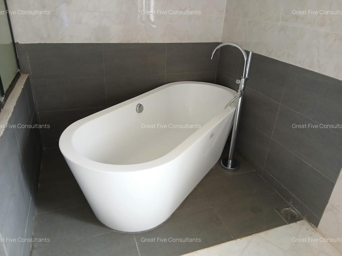 5 Bed Villa with En Suite in Gigiri - 20