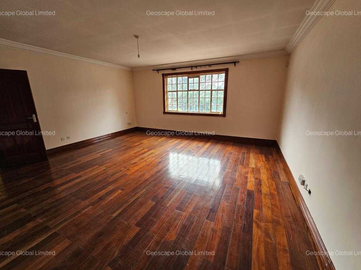 5 Bed Townhouse with En Suite in Lavington - 4