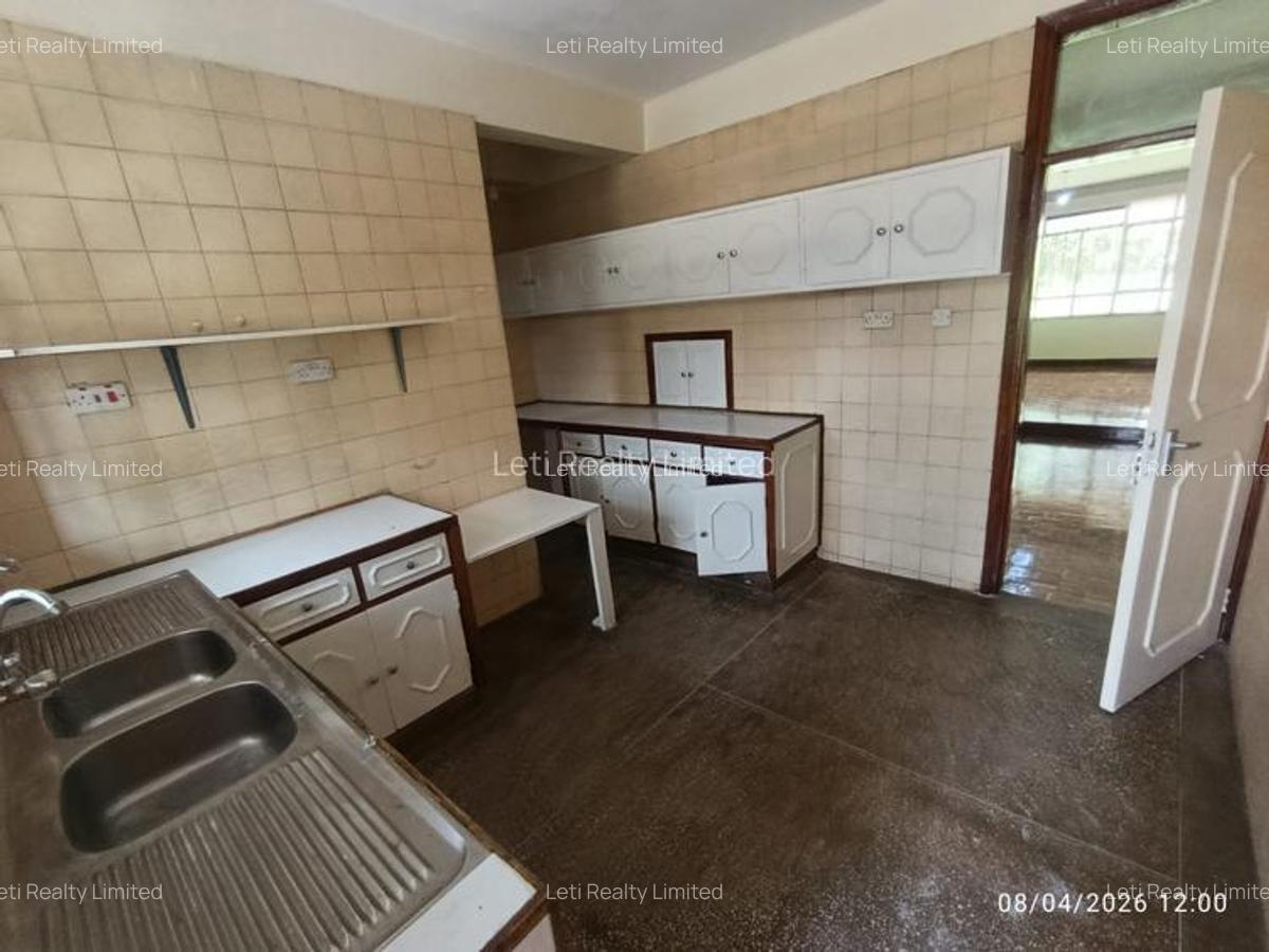 5 Bed Townhouse with En Suite in Kilimani - 6