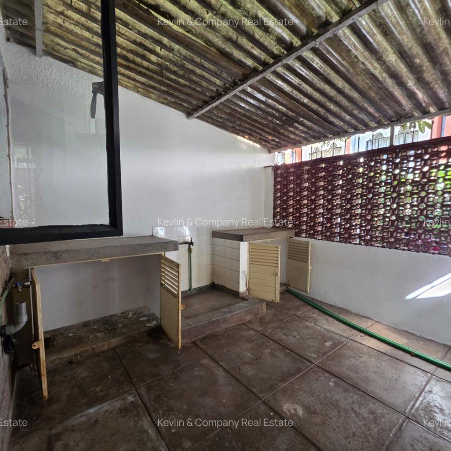 5 Bed House with En Suite at Riverside Drive - 19