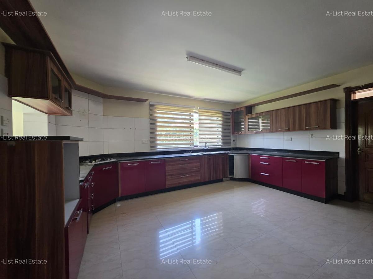 4 Bed Apartment with En Suite at Brookside - 20