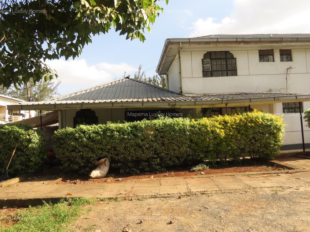 1 Bed House with En Suite at Karen Road - 1