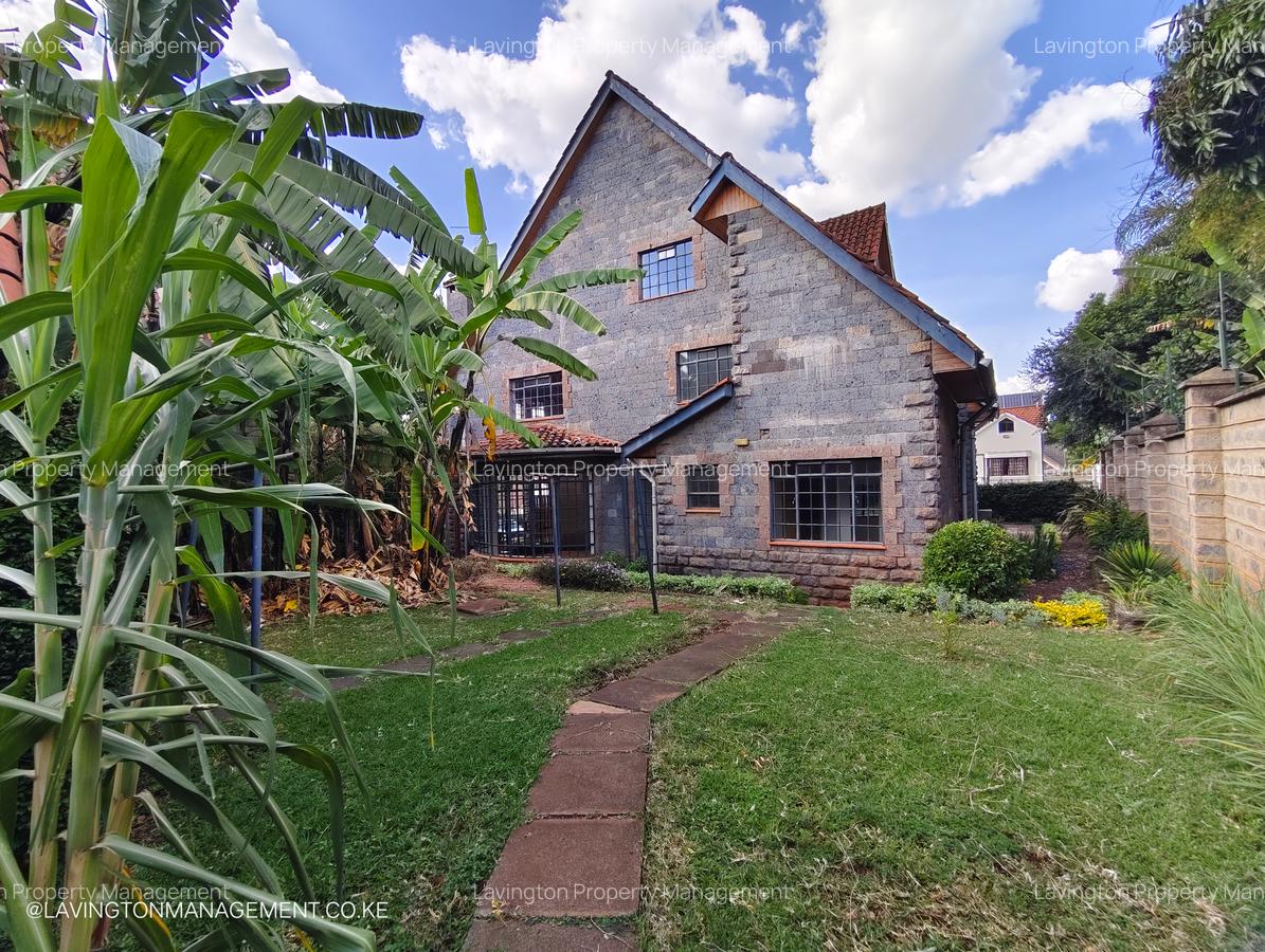 5 Bed House with En Suite at Lavington Green - 1