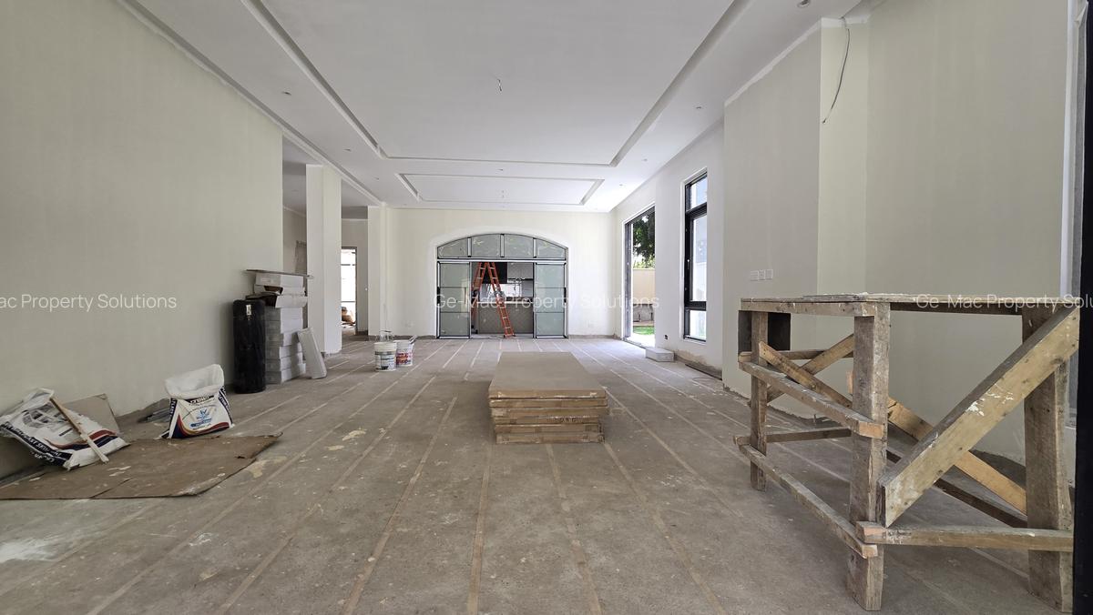 5 Bed House with En Suite in Lavington - 13