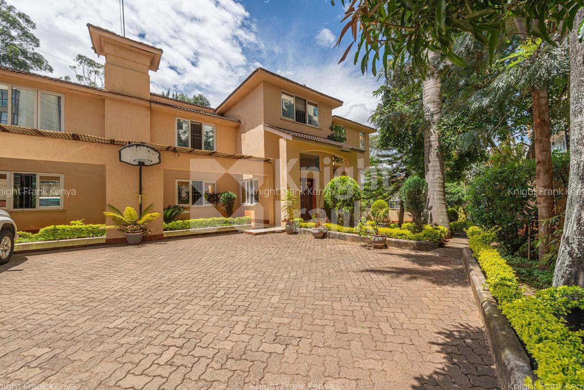 5 Bed House with En Suite at Kauria Close - 14